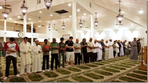 Muslims from diverse ethnic backgrounds offer night prayers. Irfan Khan / Los Angeles Times