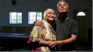Masjid Al-Fatiha Sukatee and Rahmat Phyakul gaze up at a skylight in newly renovated high ceilings at their mosque. Irfan Khan / Los Angeles Times